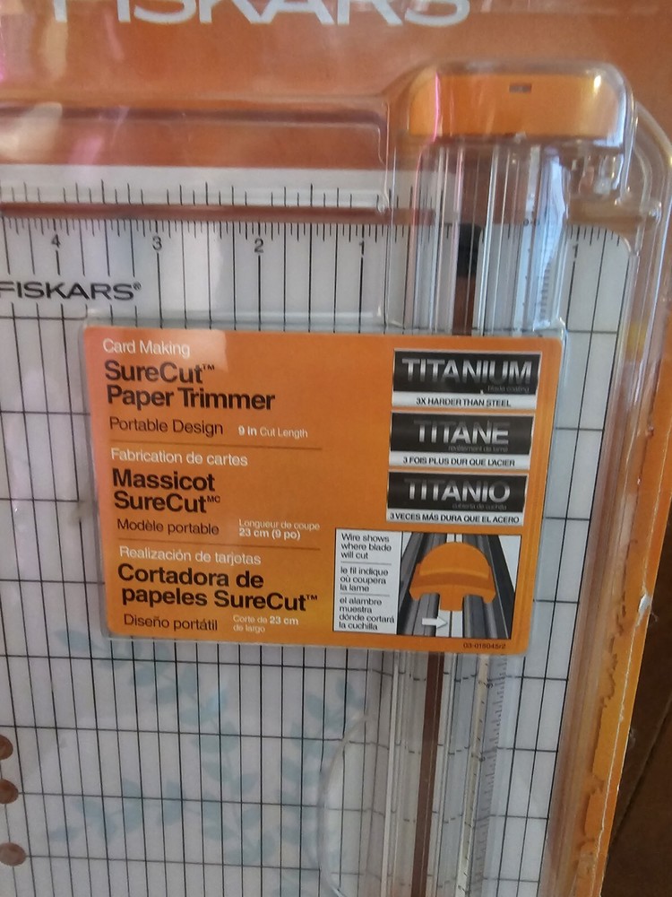 FISKARS 2012 SUPER CUT PAPER TRIMMER PORTABLE