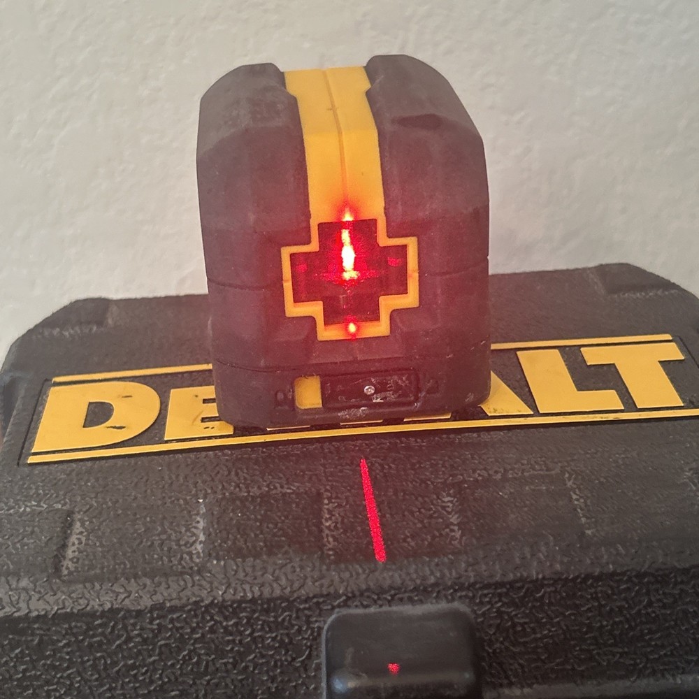 DEWALT DW088 Laser Level Red Cross Line w/ Case Tested Working