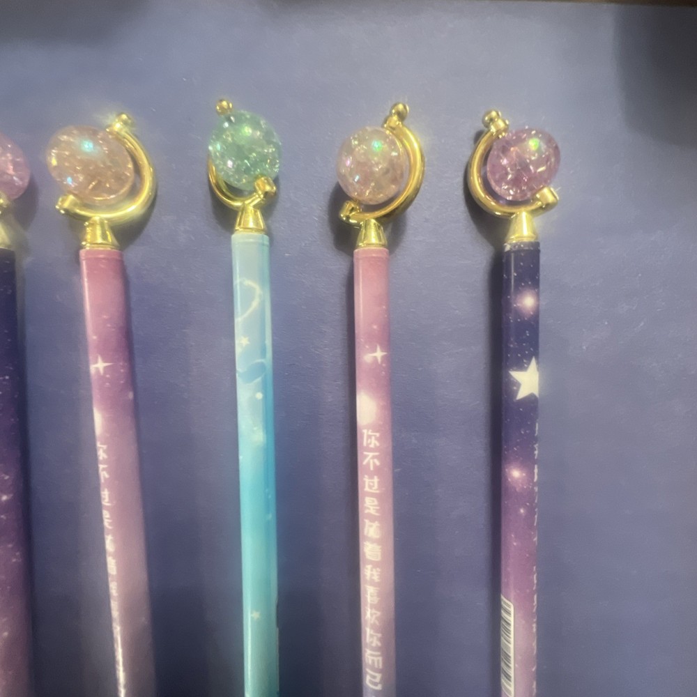8 Globe Themed Black Felt Tip Pens