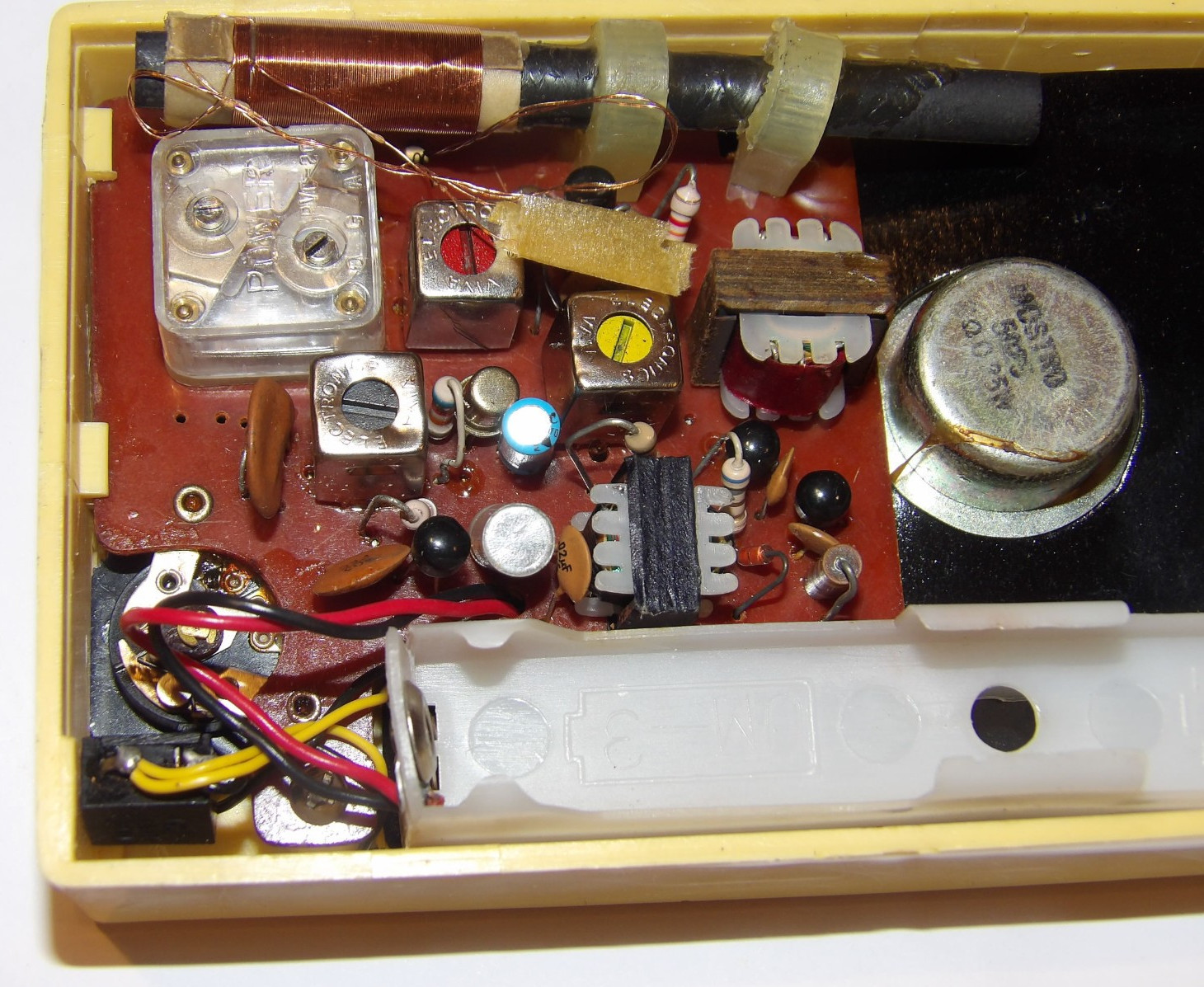 VINTAGE 1960s CAPTAIN DELUXE AM TRANSISTOR RADIO! W/CASE & BOX! HONG KONG!