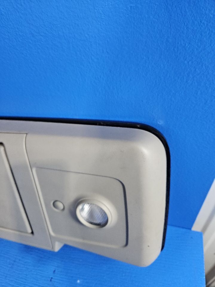 TRAVERSE 2012 Console Rear LIGHT 6893