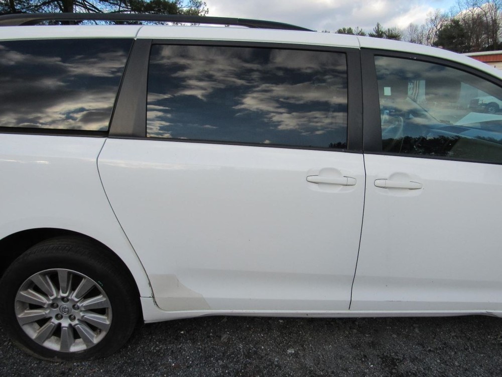 SIENNA 2014 Glove Box 1011931