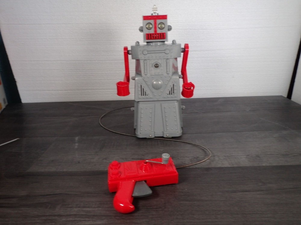 Ideal Classics 2004 Robert the Robot w/ COA & Remote, Lights Up Doesn't Talk