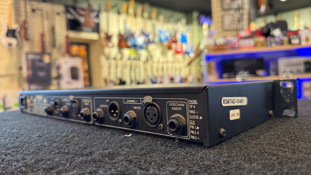 DBX 166A Rack Mounted Compressor / Limiter Rack Effect Module