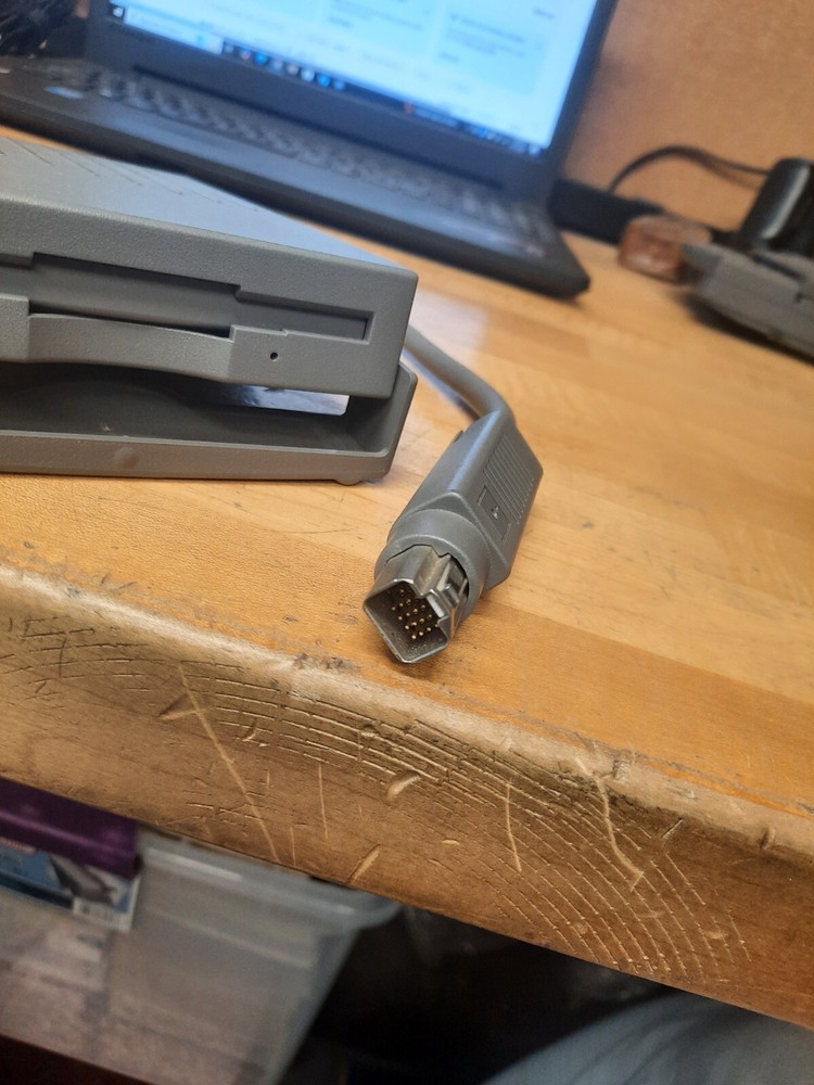 Macintosh HDI-20 External 1.4MB Floppy Disk Drive. UNTESTED SOLD AS IS.