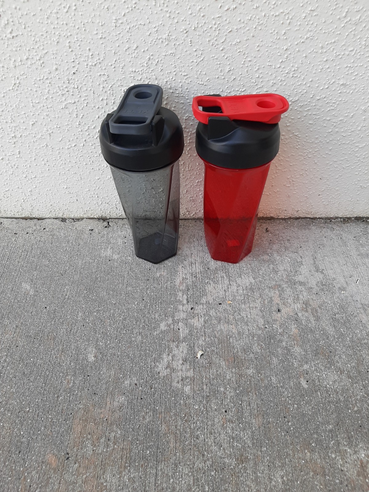 Yeti Yonder Shaker 27oz Bottle Two in Box