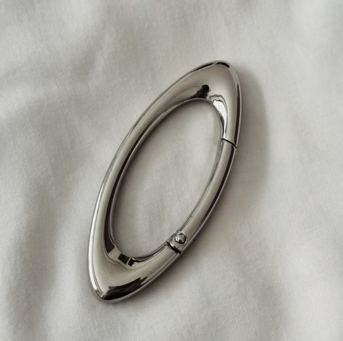 OAKLEY CHROME SILVER VINTAGE ELLIPSE CARABINER METAL KEYCHAIN ICON DESIGN