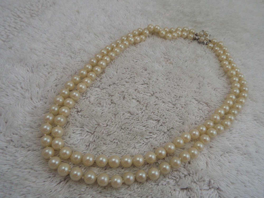 Two Strand White Bead Necklace (C61)