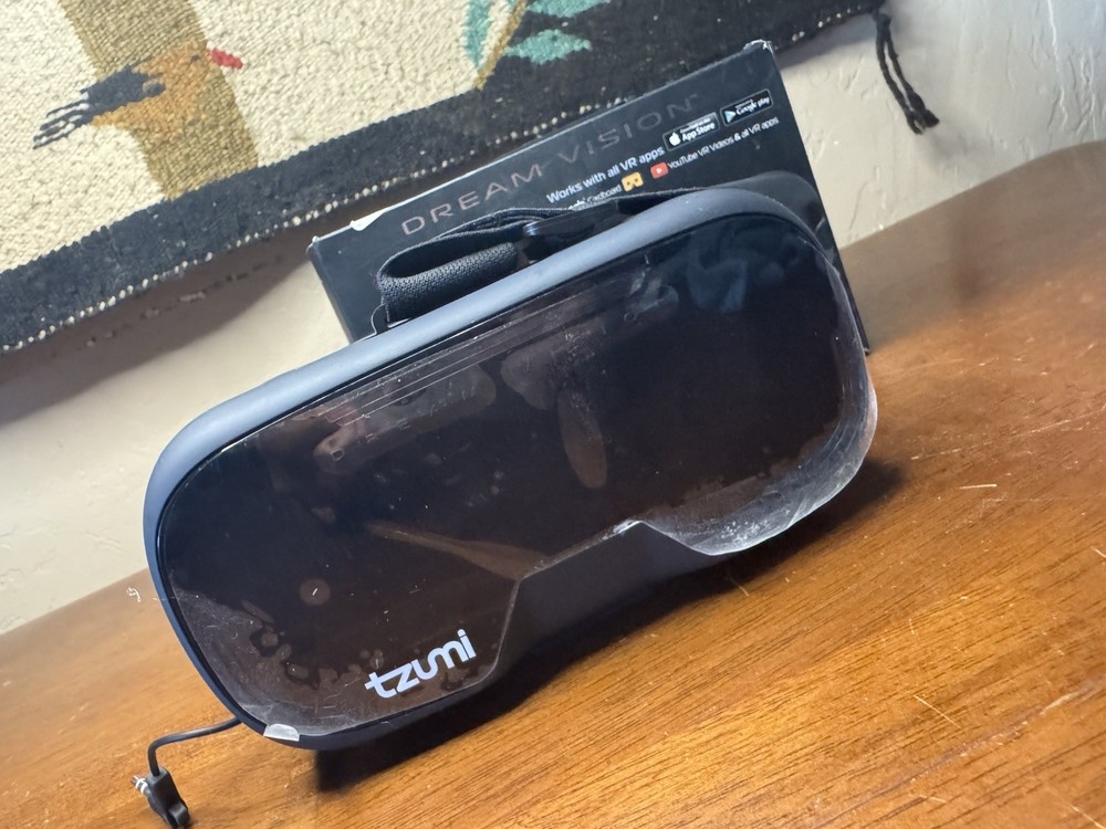 Tzumi Dream Vision Virtual Reality Smartphone Headset