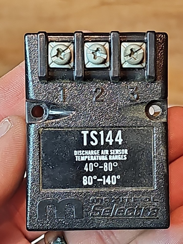 MAXITROL Selectra TS144 Discharge Air Sensor 40F-80F/80F-140F