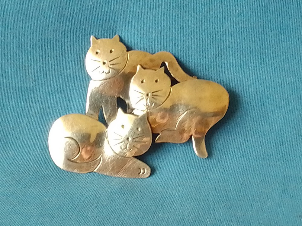 925 Sterling Silver brooch. Cats. Mexico 2000.