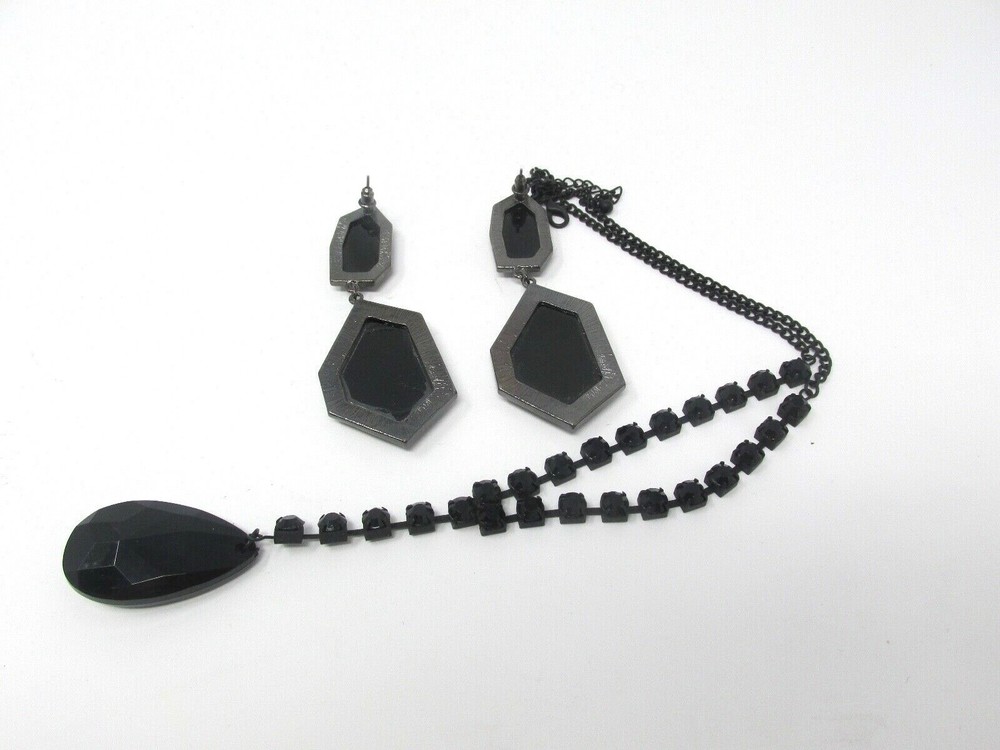 BEAUTIFUL THICK PLASTIC BLACK NECKLACE DANGLING EARRING SET COSTUME