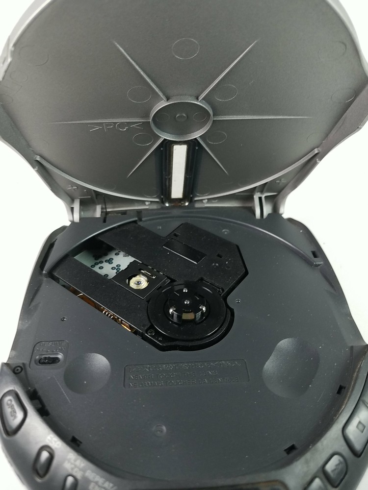 Sony Discman D-E301 Portable Compact Disc Player CD D-E301 D-E301