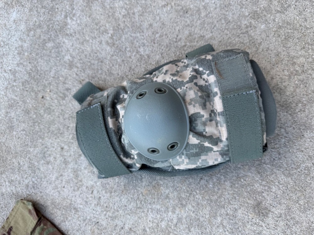 Multiple airsoft guns and airsoft gear