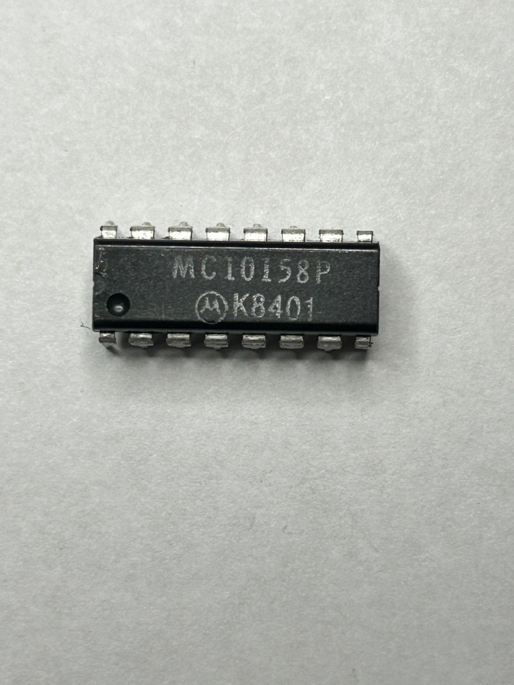Motorola MC10158P Integrated Circuit
