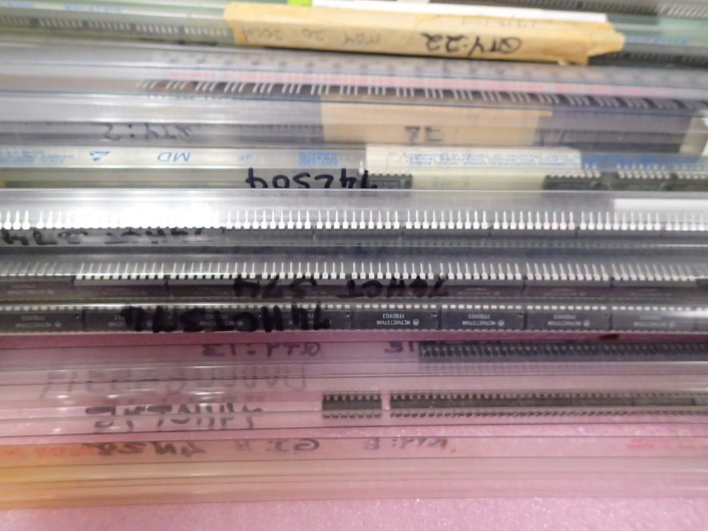 4 LBS ASSORTED INTEGRATED CIRCUITS / IC'S VARIOUS MANUFACTURERS
