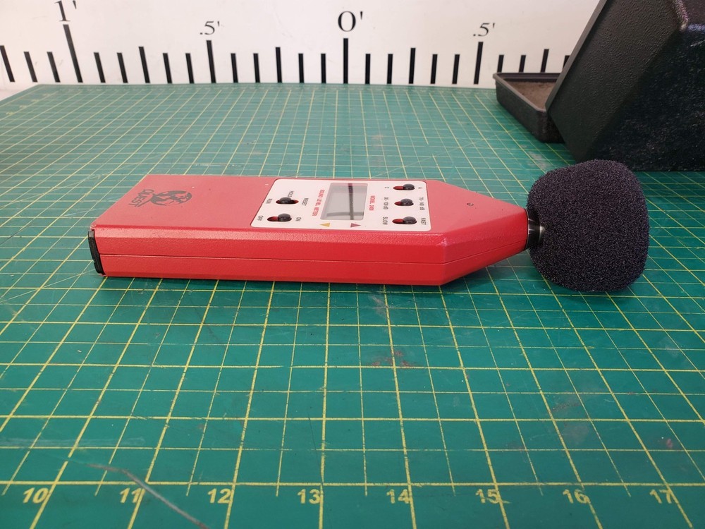 Quest Electronics Model 2400 Sound Level Meter in Case With Calibrator QC-10