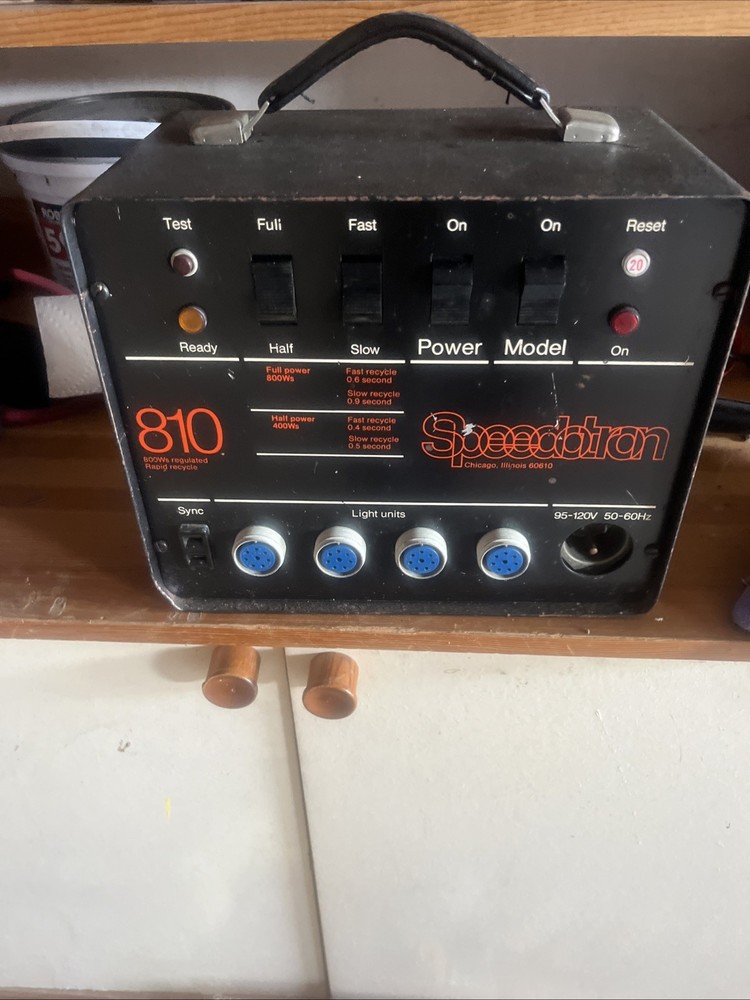 Speedotron 810 Flash Unit. Portable Great Shape