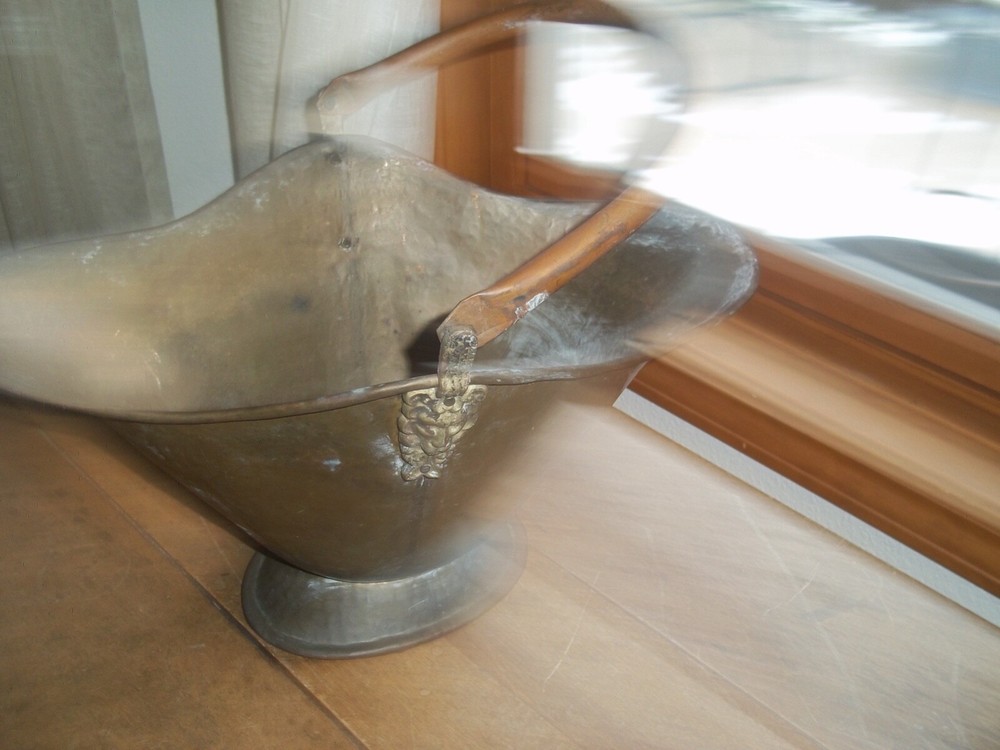 Large ANTIQUE SOLID BRASS Fireplace Coal Log Wood Scuttle Bucket-EUC-BRASS!!!