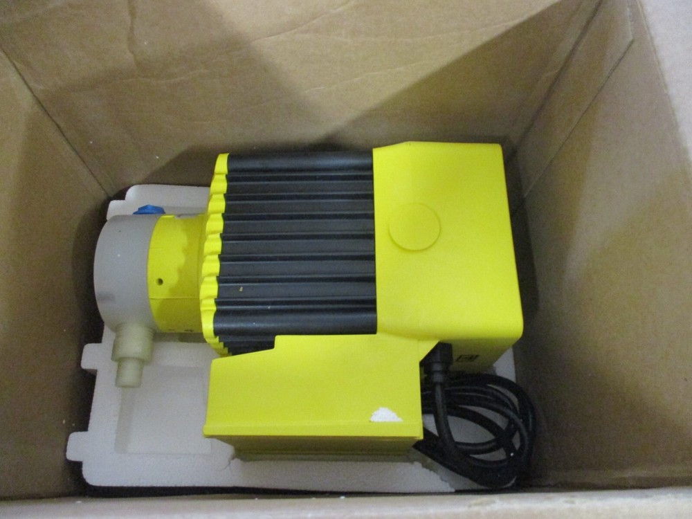 NIB LMI Microprocessor Dosing Pump B931-76PB