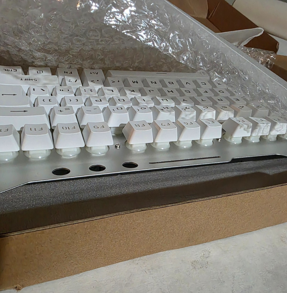 XINMENG K680 Wireless Gaming Backlit Keyboard and Mouse (missing charger cable)