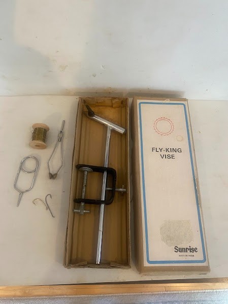 Sunrise Fly King Fly Tying Vise Plus Extras