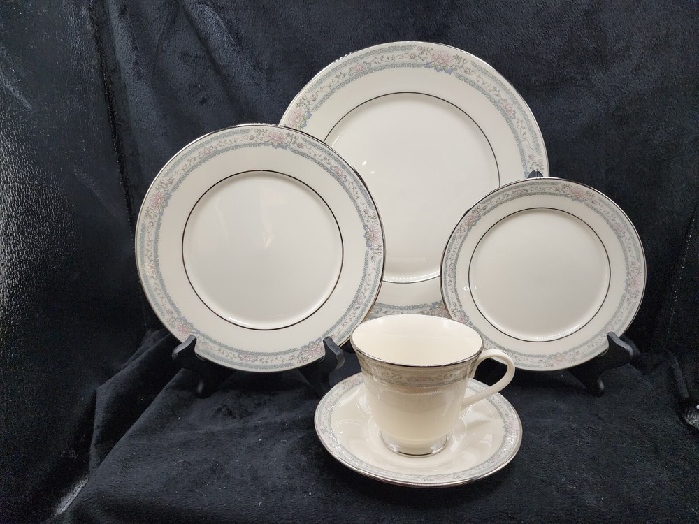 Lenox  China Charleston 5 Piece Place Setting
