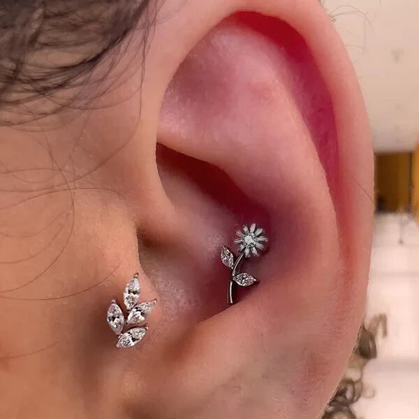 16G Gem Flower TITANIUM INTERNALLY THREADED LABRET EAR TRAGUS Flatback Earrings