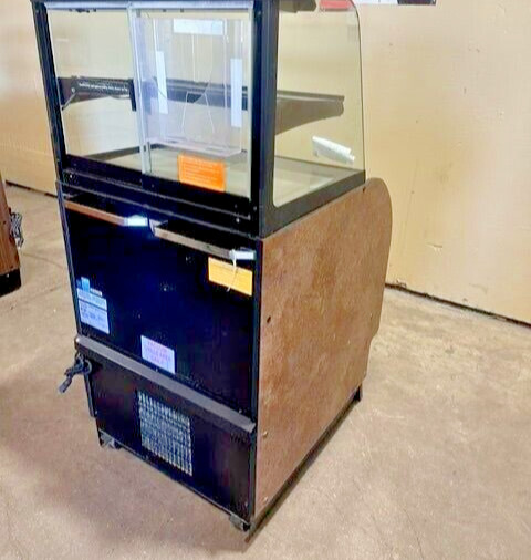 STRUCTURAL CONCEPTS OASIS BAKED GOOD DISPLAY W/REFRIGERATED BOTTOM DISPLAY CASE