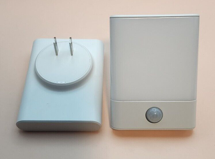 BriVIVI - Motion Sensor Night Light - Dusk to Dawn Sensor - Adjust. Brightness