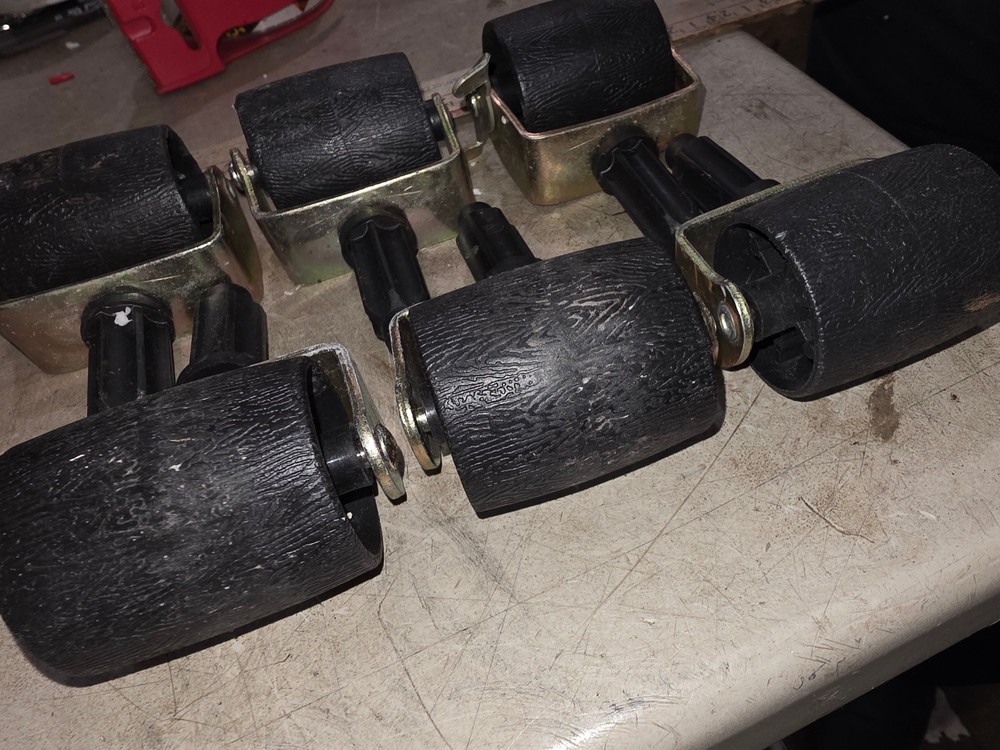 26EE87 BEDFRAME ROLLERS, 6 PCS (1 IS A LOCKER), VERY GOOD CONDITION