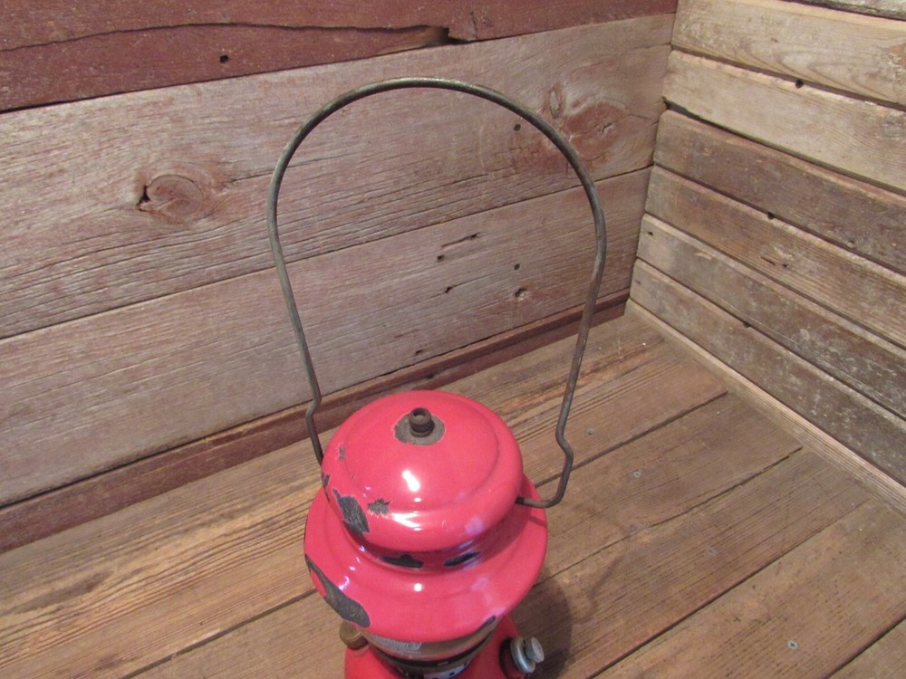 Vintage Red Coleman Single Mantle Lantern Model 200A Dated 3/63