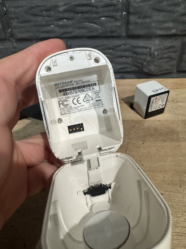 Netgear Arlo Pro VMC4030 Wireless Security Camera - W/Battery & Cover WORKING