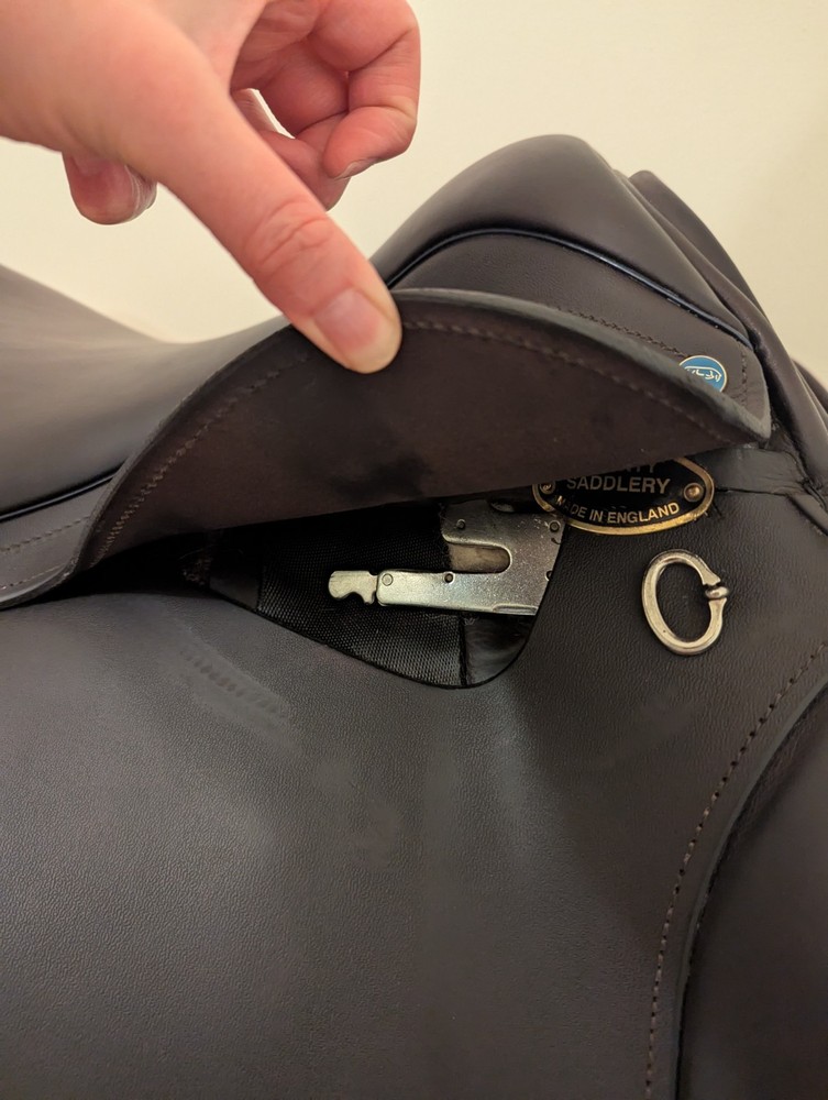 17.5" 2023 County Xcelerator Jump Saddle, N Tree - wool flocked