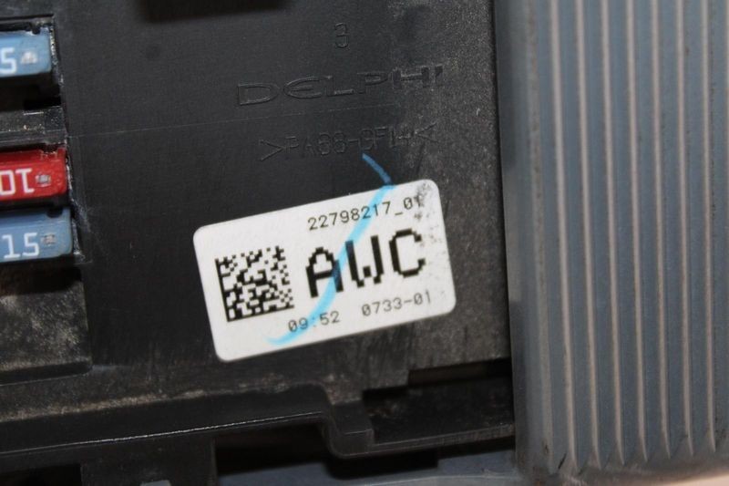 2010-2013 CHEVY AVALANCHE 1500 Engine Fuse Box OEM