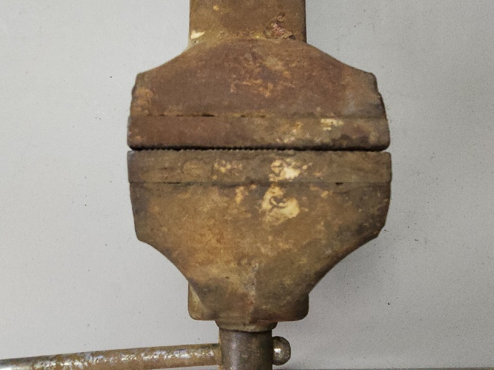 Standard Bench Vise 4" 24lbs