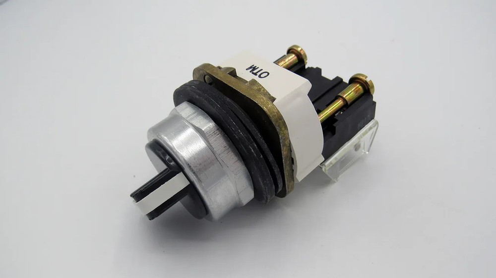 800T-H2D1 ALLEN BRADLEY 30mm Selector Switch 2-Posiotion
