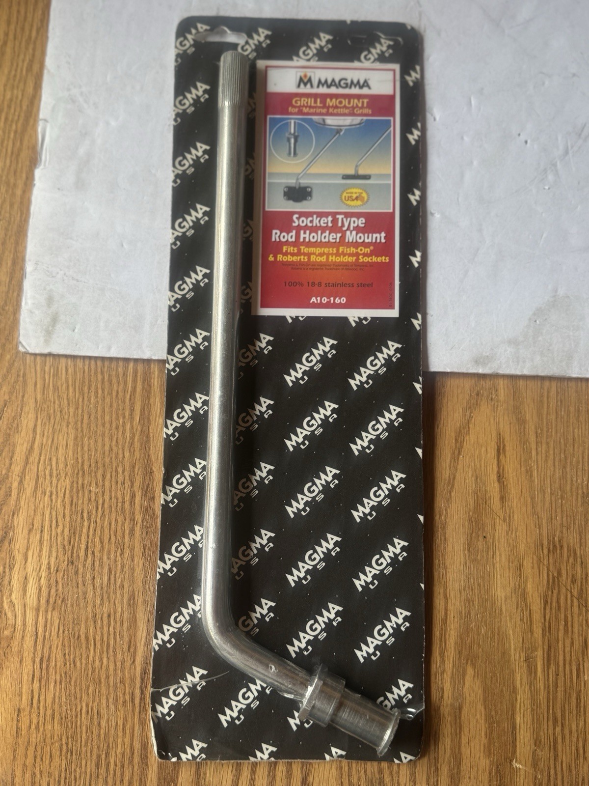 Magma A10-160 Tempress Fish-On/Roberts Socket Kettle Mount Marine Grills Boat RV