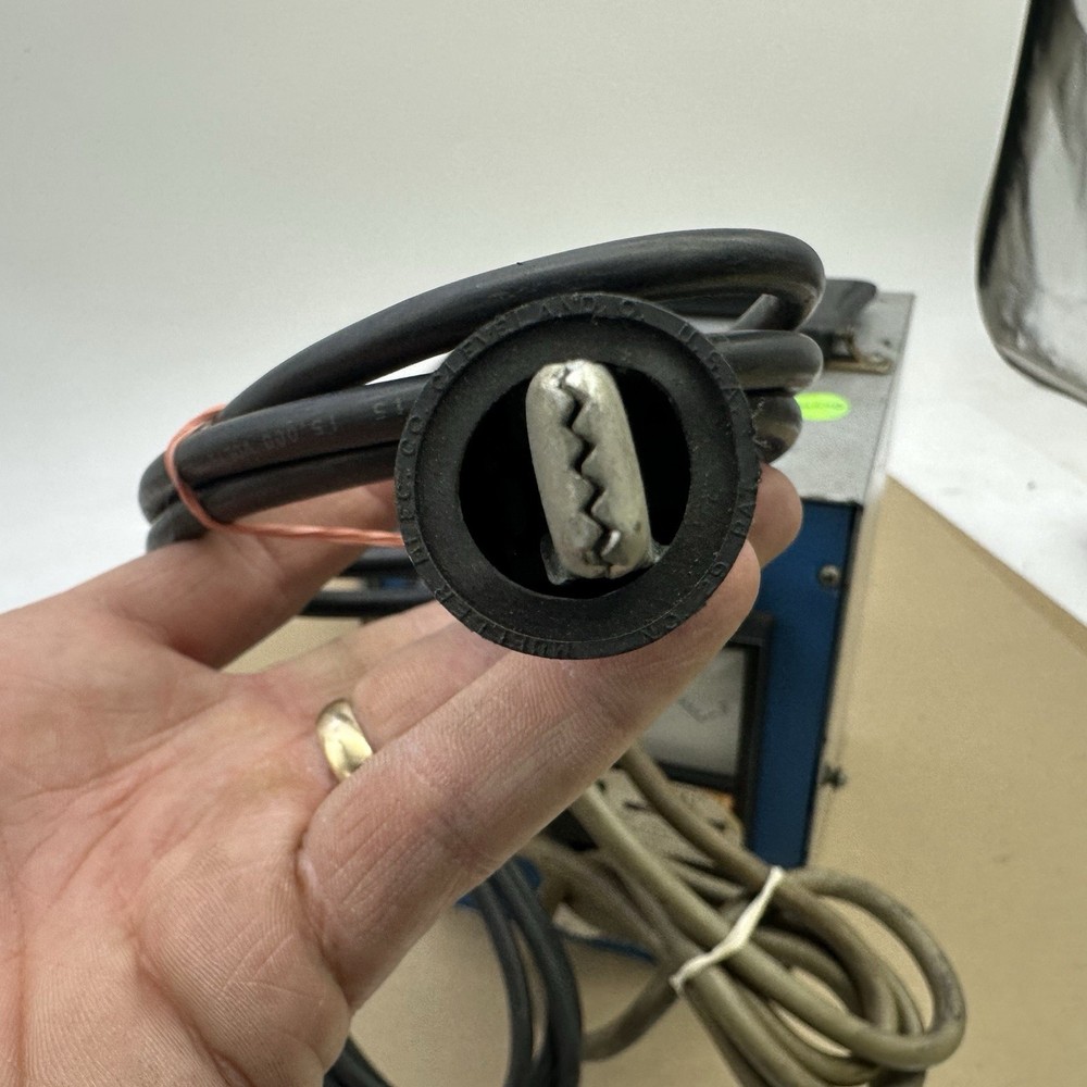 Associated Research 3KV AC 5MA Hypot Volt Meter Voltmeter 4025 Untested
