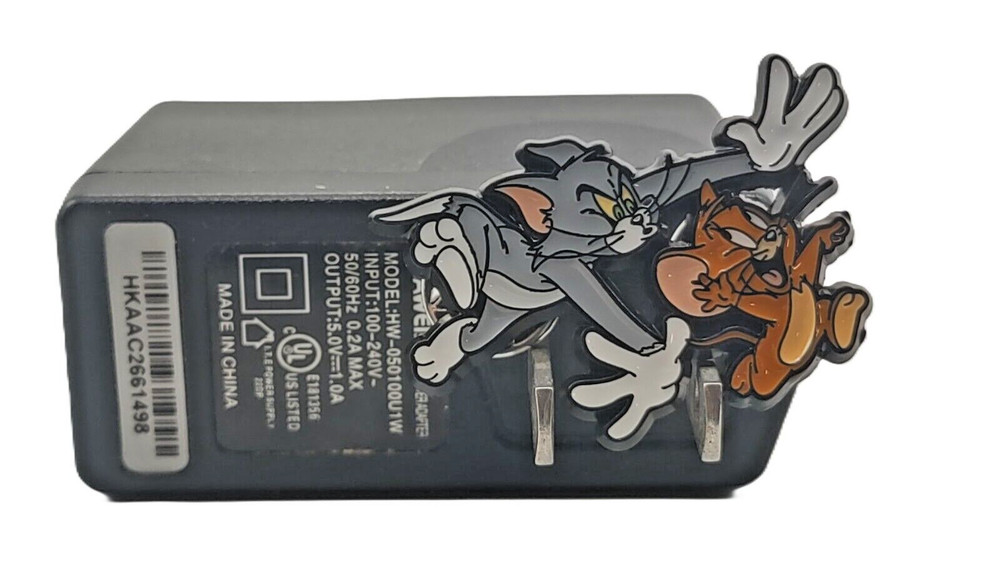 Tom & Jerry Lapel Pin (Officially Licensed Product)