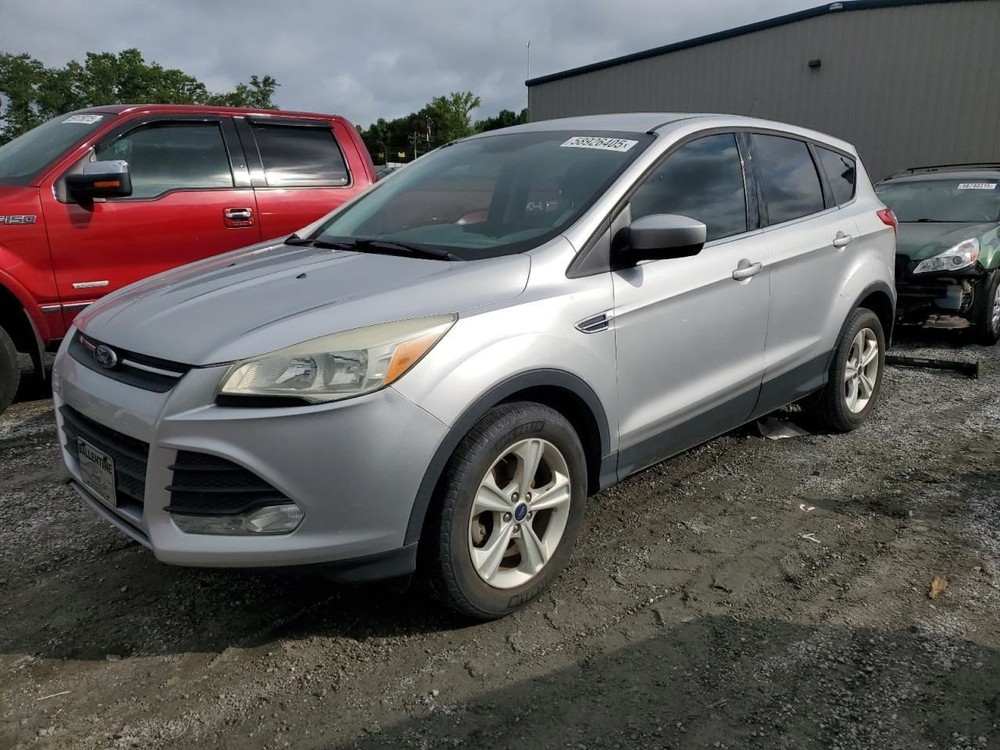 ESCAPE    2016 Glove Box 4708816