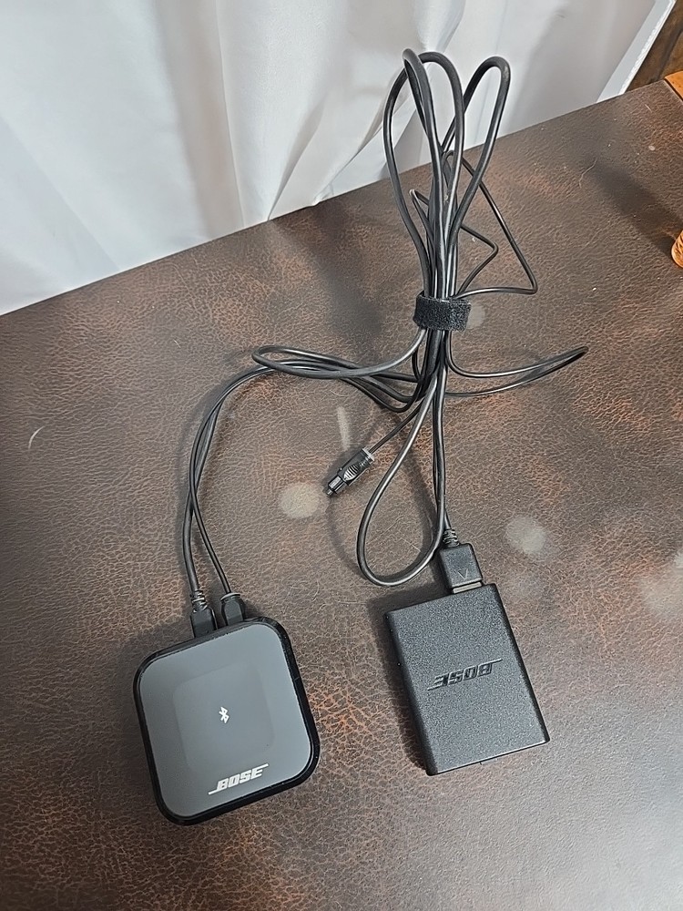Bose Bluetooth Audio Adapter with Cables 418048 + Wall Adaptor - TESTED
