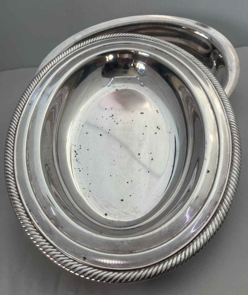 Castleton International Silver Co Vegetable Server with Lid 4812 Gadroon Border