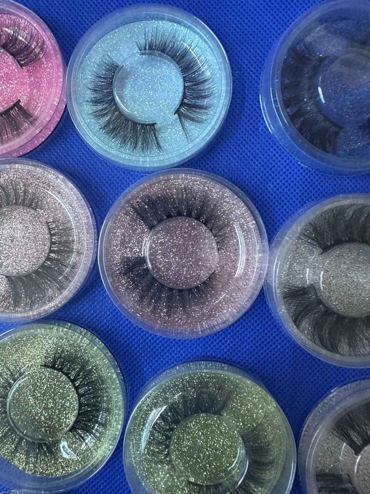 #A19 Lot of false eyelashes