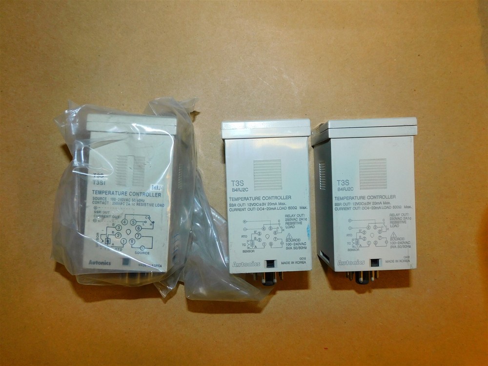 Autonics T35 DIGITAL Temperature Controller 3pcs in LOT NEW