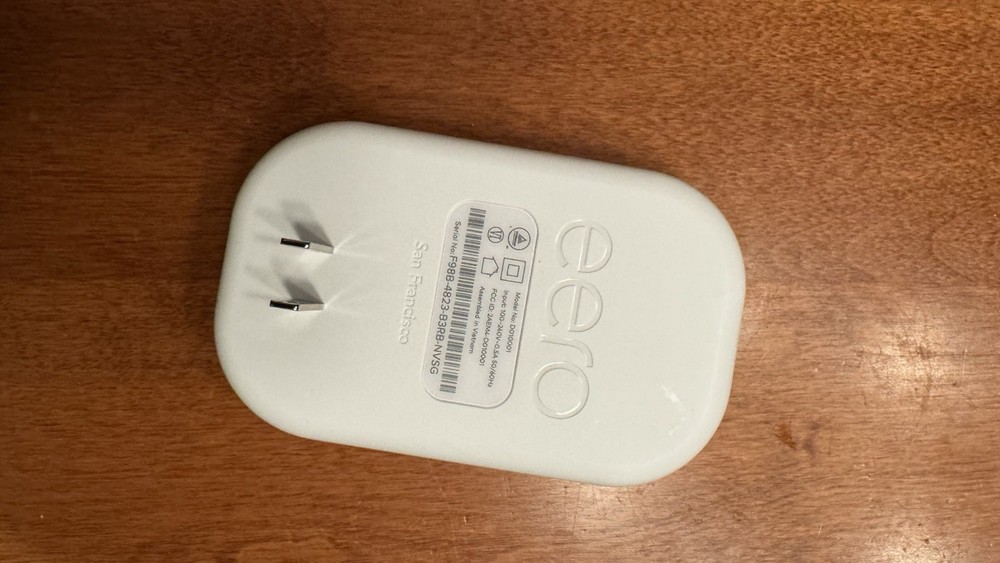 EERO Beacon 350 Mbps Mesh WiFi Range Extender Model D010001 TESTED WORKING