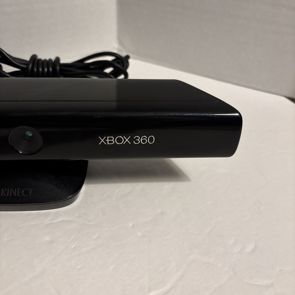 Microsoft Xbox 360 Kinect Sensor Bar 1414 Bundle + 8 Games *TESTED WORKING*