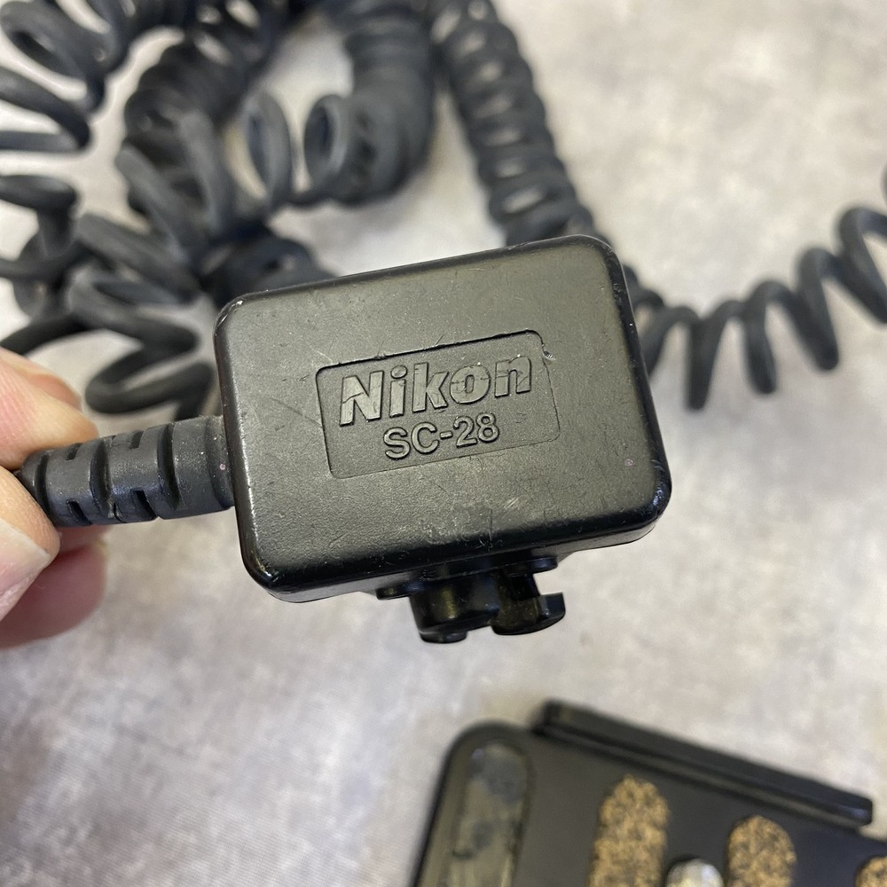 Custom Brackets CB Junior Flash Rotating Bracket Kit With Removable Nikon Cord