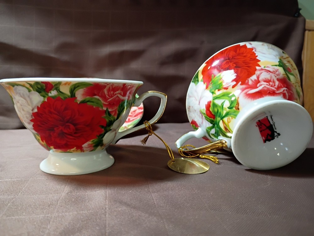 "Creative Ceramics" (2 Tea Cups And Dish)