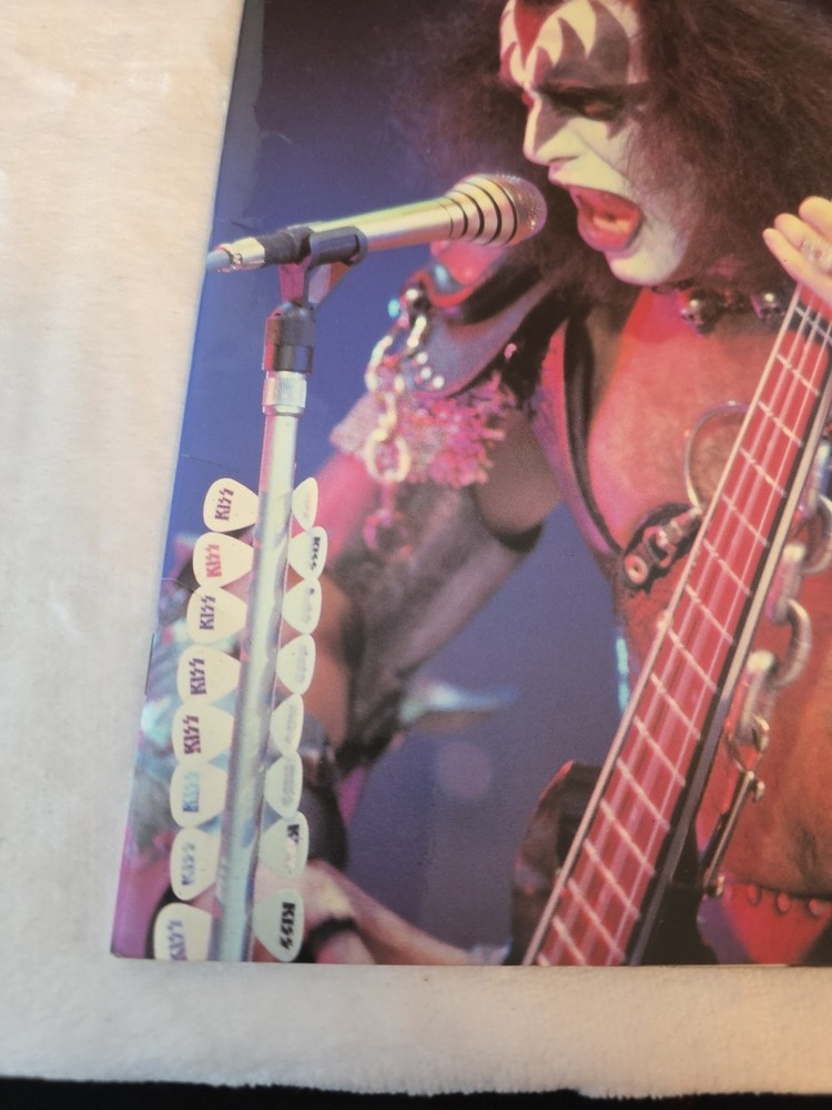 KISS LIVE SIGNED BY GENE SIMMONS MAGAZINE UK IMPORT, 1996